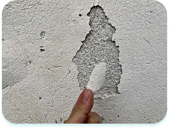 外壁の剥がれや膨れ